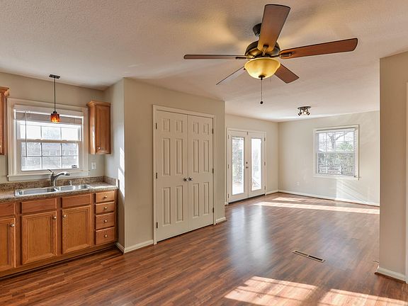 5th image of 2416 Woodmont Dr