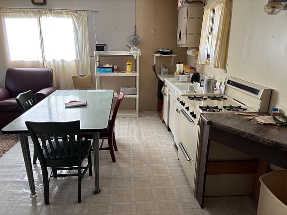 5th image of 2757 Erickson Rd