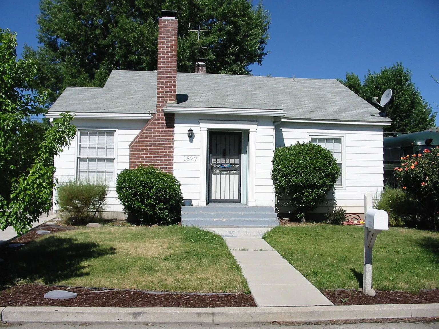 1627 Hoyt St photo 1