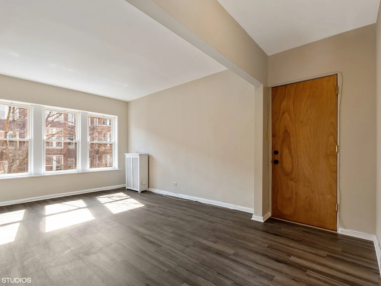 1408 W Jonquil Ter — Photo 3