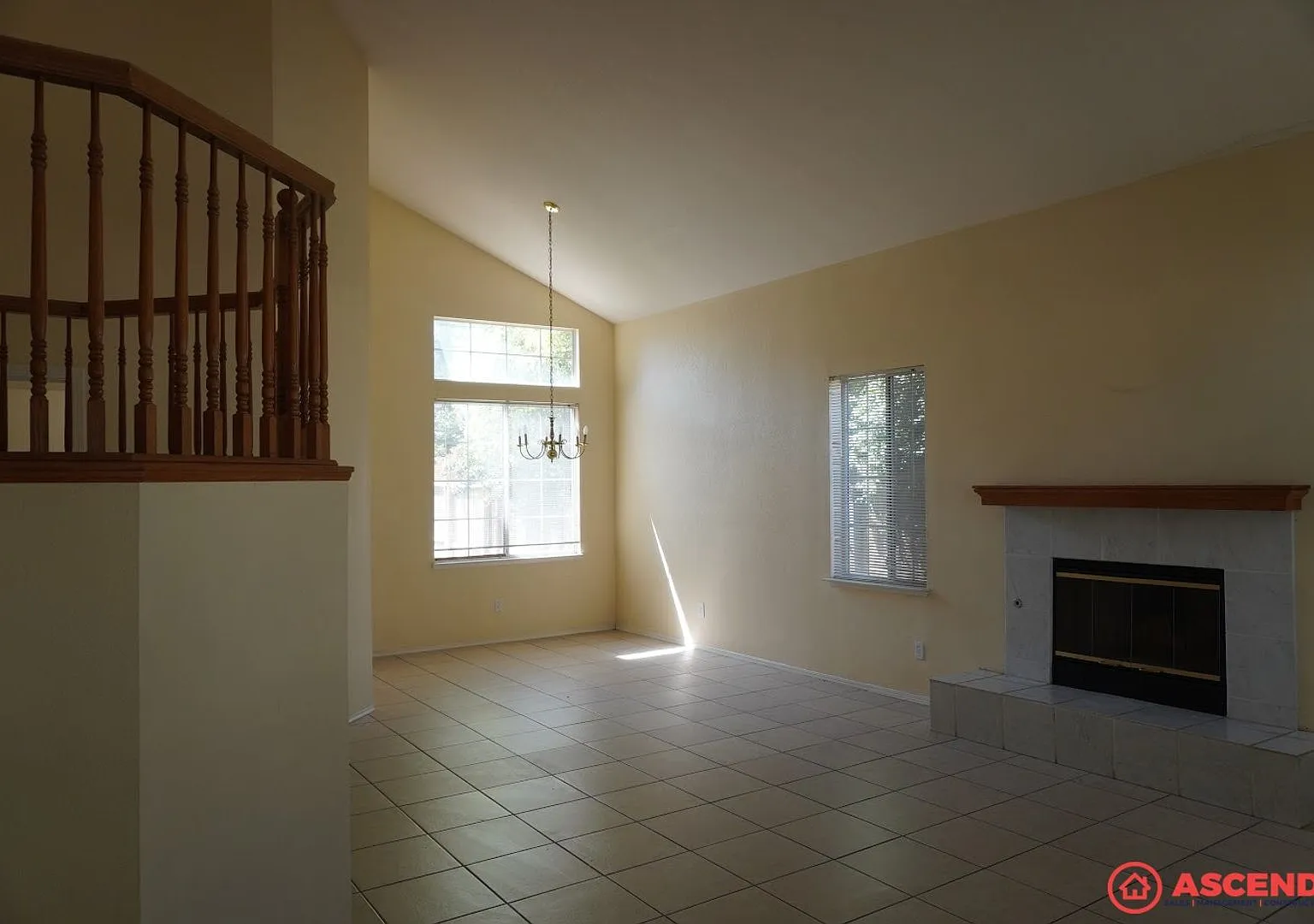 Fabulous Home in Campus Park! — Photo 2