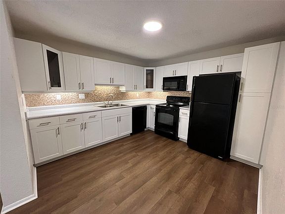 3rd image of 5721 Baywater Dr