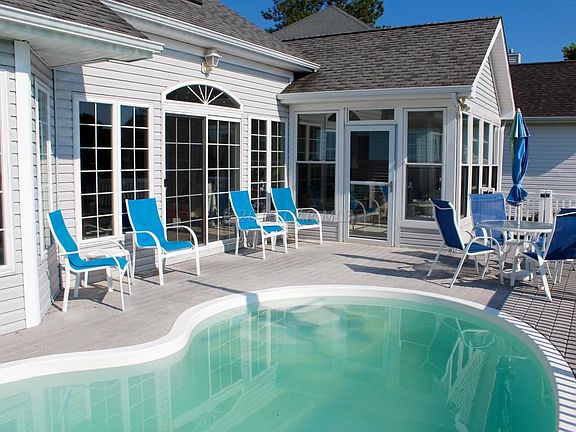 pool to back of home