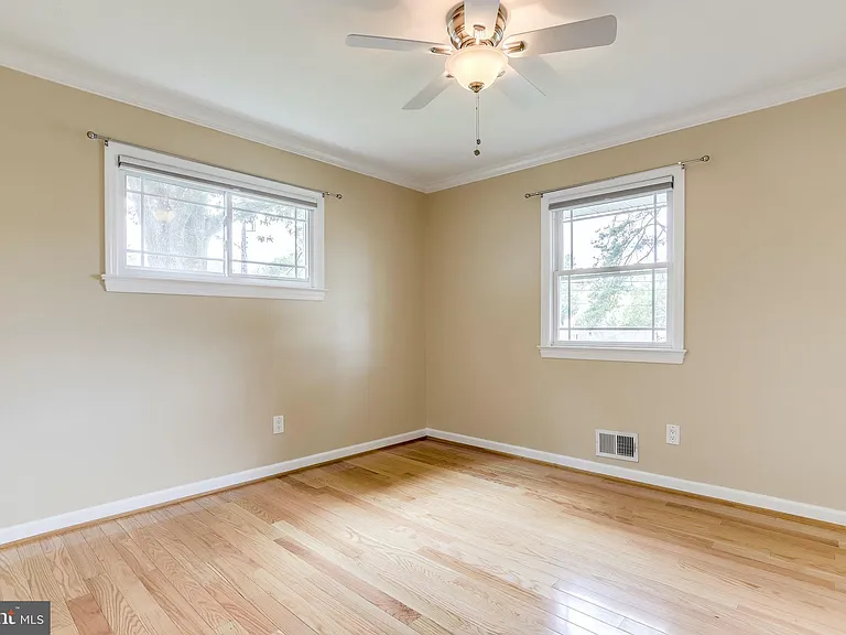 4894 Williamsburg Blvd — Photo 28