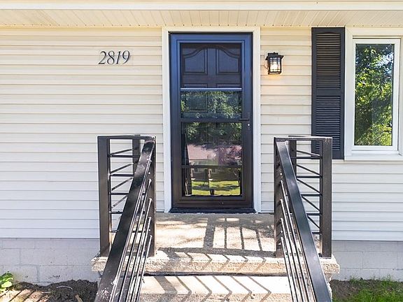 2nd image of 2819 Messanie St