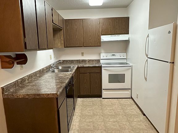 2nd image of 3223 Scenic Dr #7