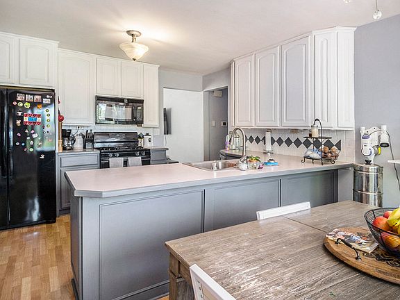 5th image of 1381 Meadowlane Dr SE
