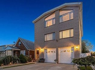 10 Halstead Ave, Wallington, NJ 07057