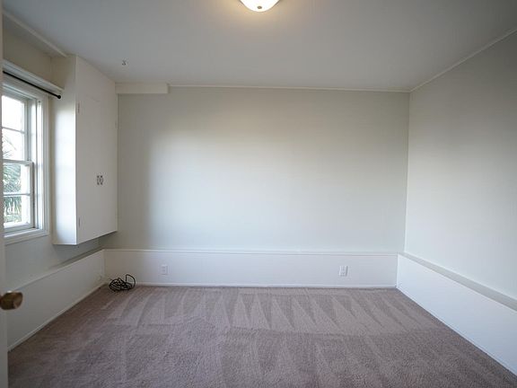 5th image of 1052 Church St