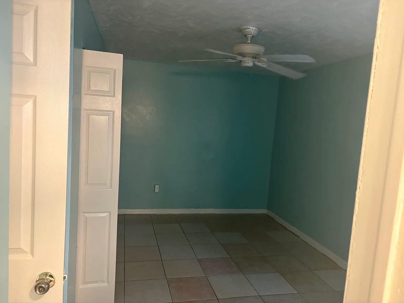 4 bed, 1400 sqft, $2,000 — Photo 4