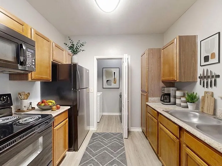 Carmel Canyon Apartments — Photo 11