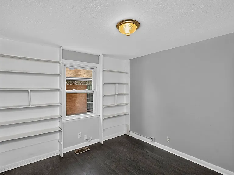 2423 Underwood St — Photo 14