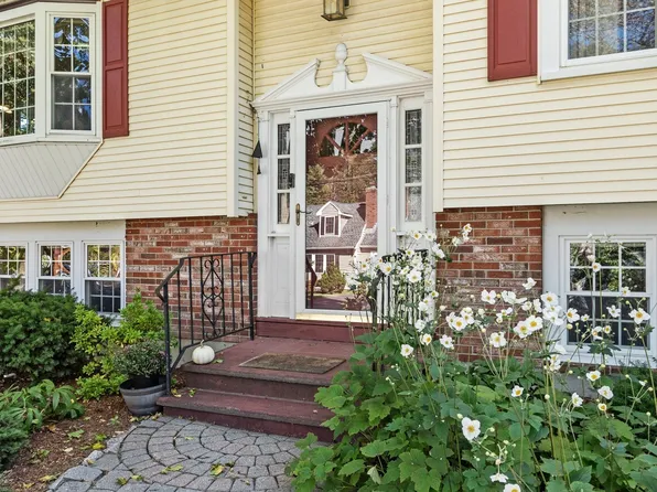 27 3rd St, Maynard, MA 01754