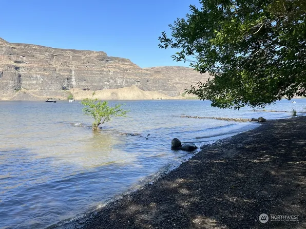 1016 SW River Drive, Quincy, WA 98848