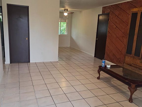 4th image of 933 Meadowview Dr