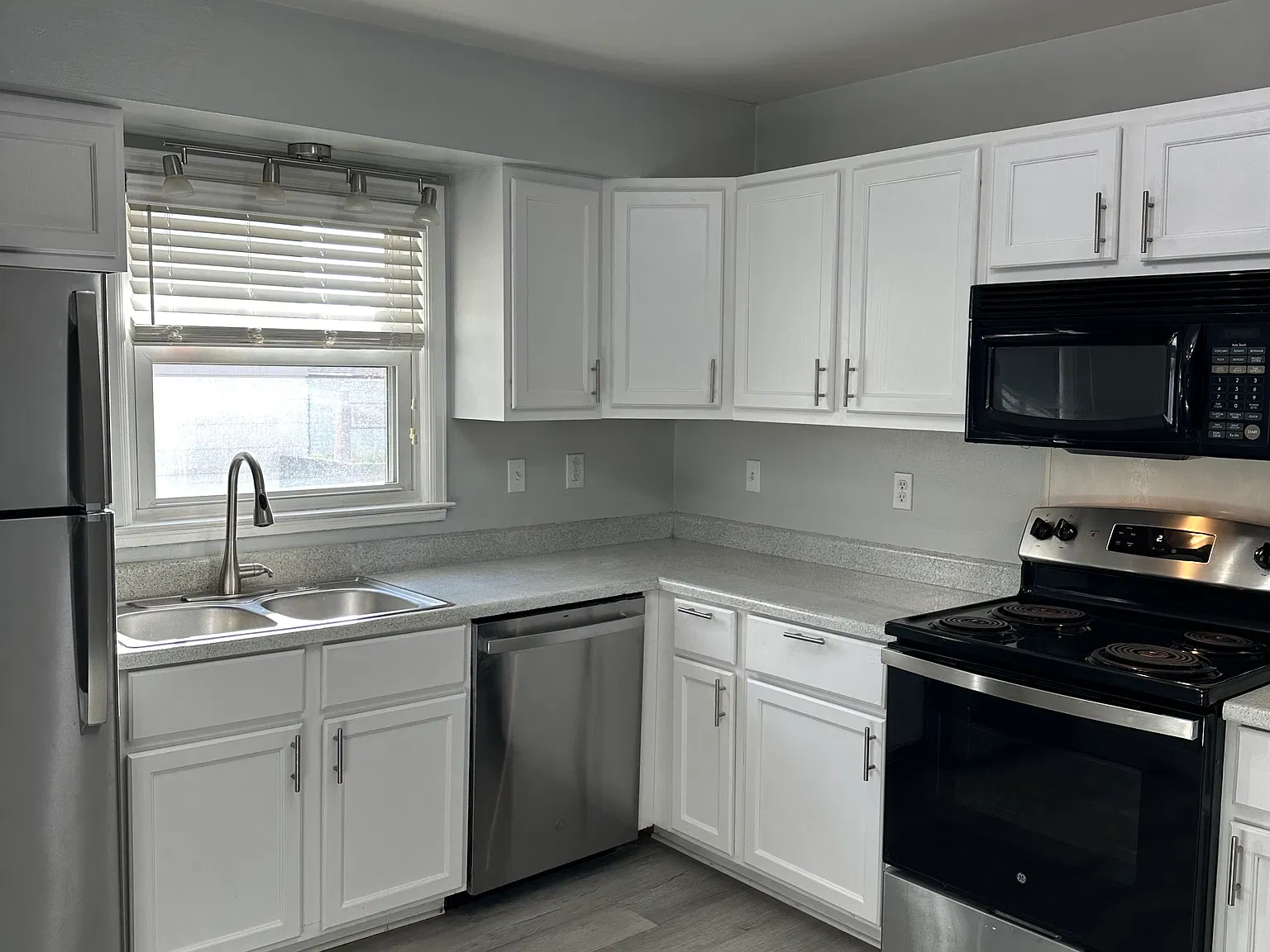 3 bed, 962 sqft, $1,500 — Photo 1