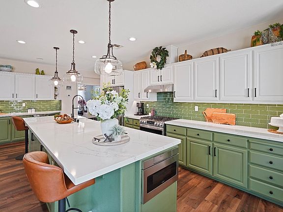 4th image of 700 Livingston Pl