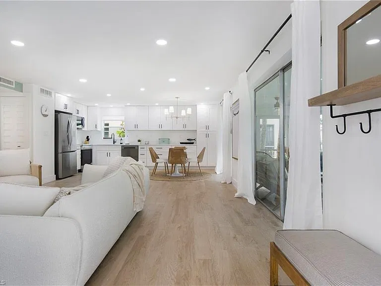 Sandpiper St — Photo 2