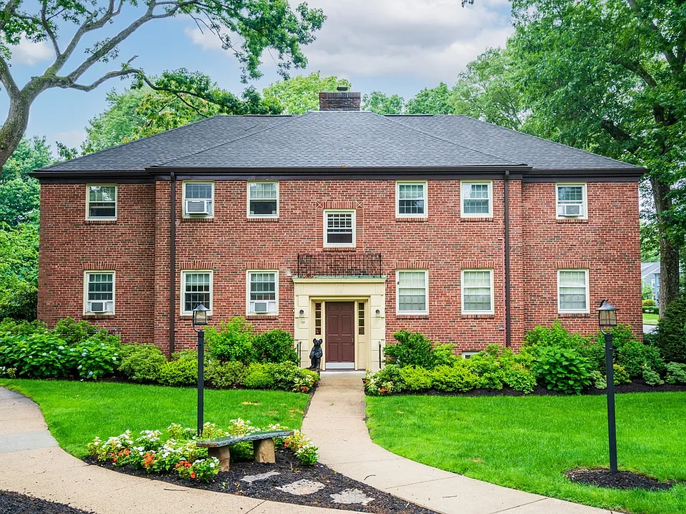 59-75 Wyman St Exterior