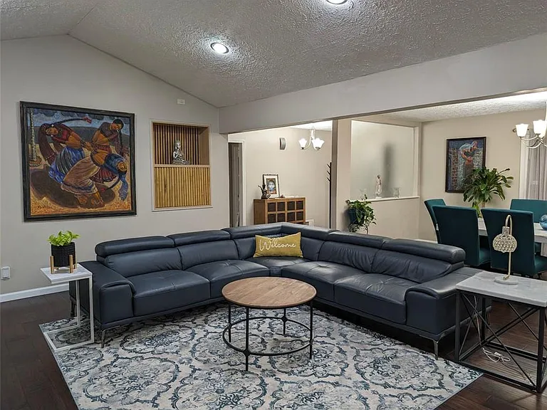 1303 Colony Dr — Photo 11