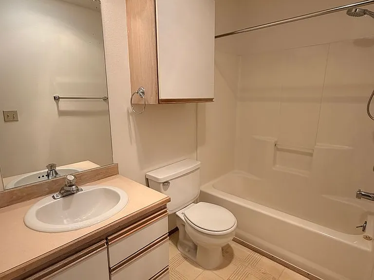 511 Yakima St — Photo 7