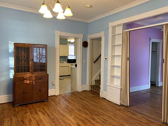 2nd image of 719 Acorn St