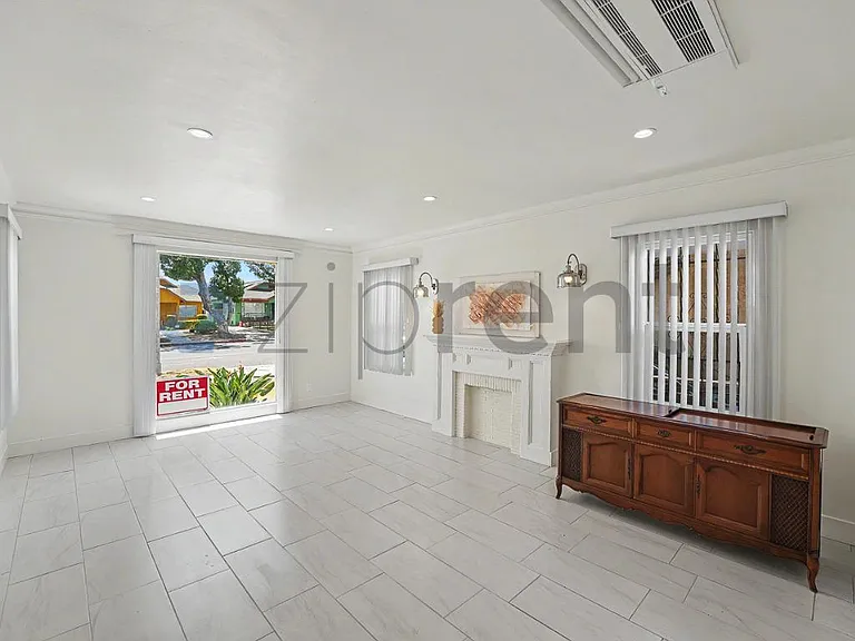1067 W 83rd St — Photo 5