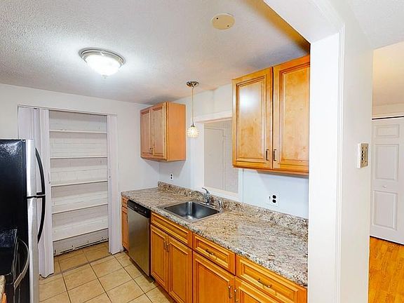 5th image of 36 Greentree Ln APT 19