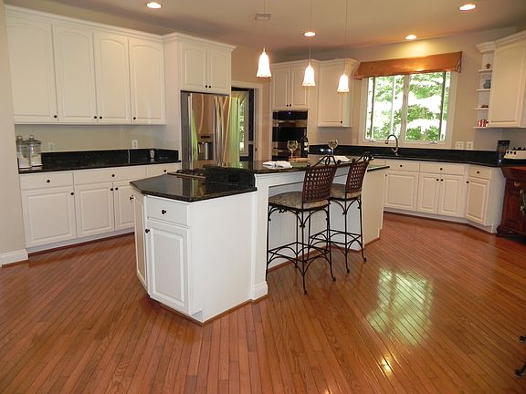 4th image of 3466 Monarch Dr