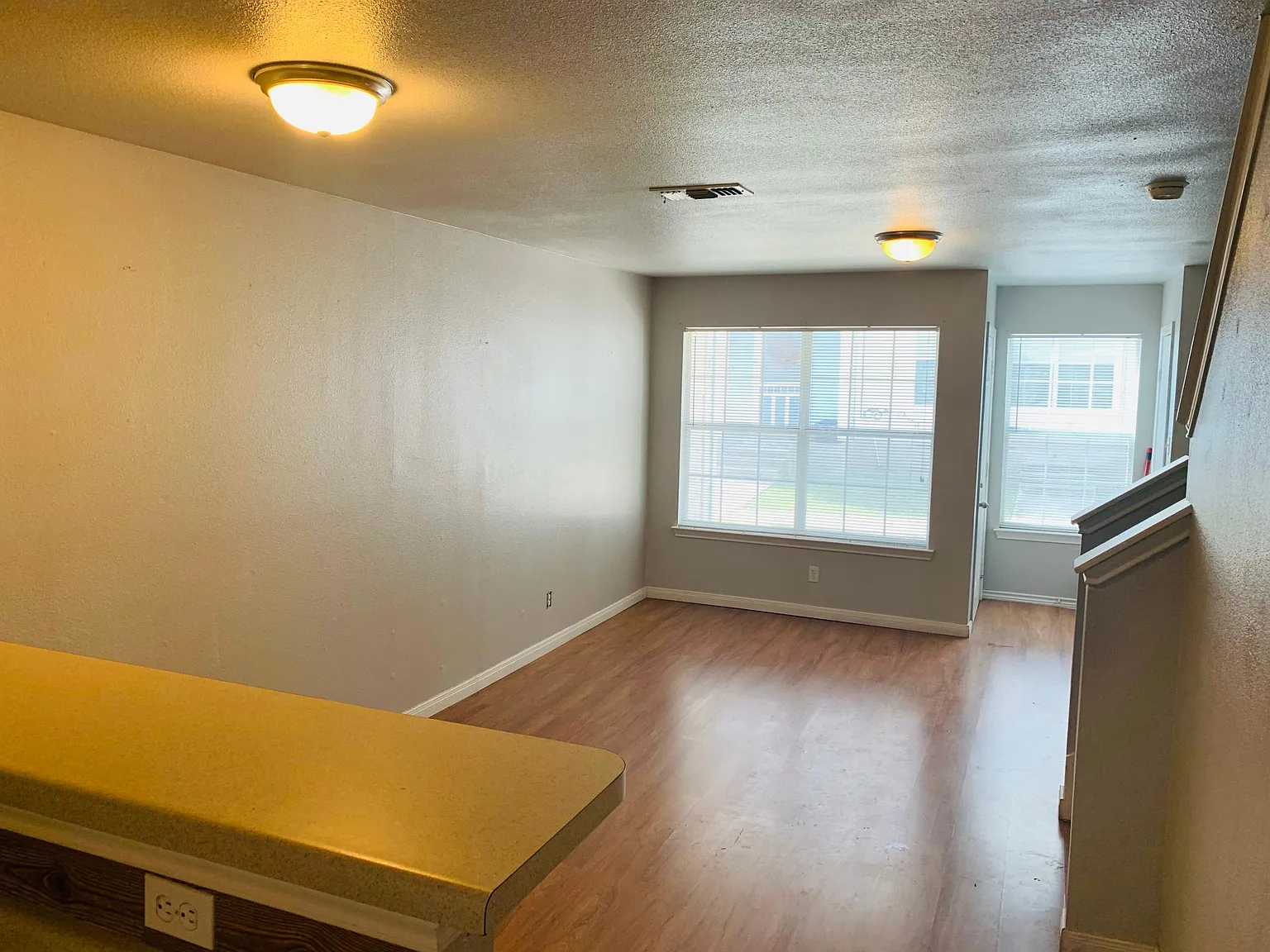 2 bed, 2.5 bath, 1056 sqft, $1,200 — Photo 4