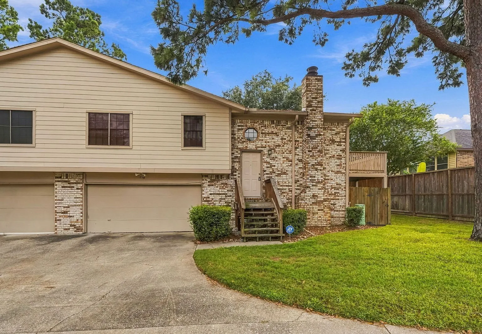 3 bed, 3.0 bath, 1860 sqft, $1,895 — Photo 2