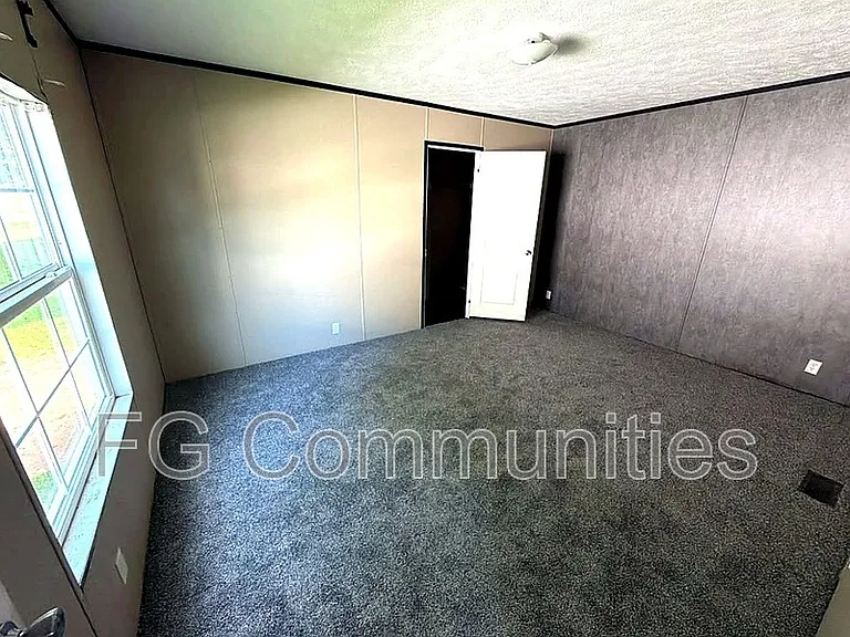 112 Cloverleaf Ct — Photo 8
