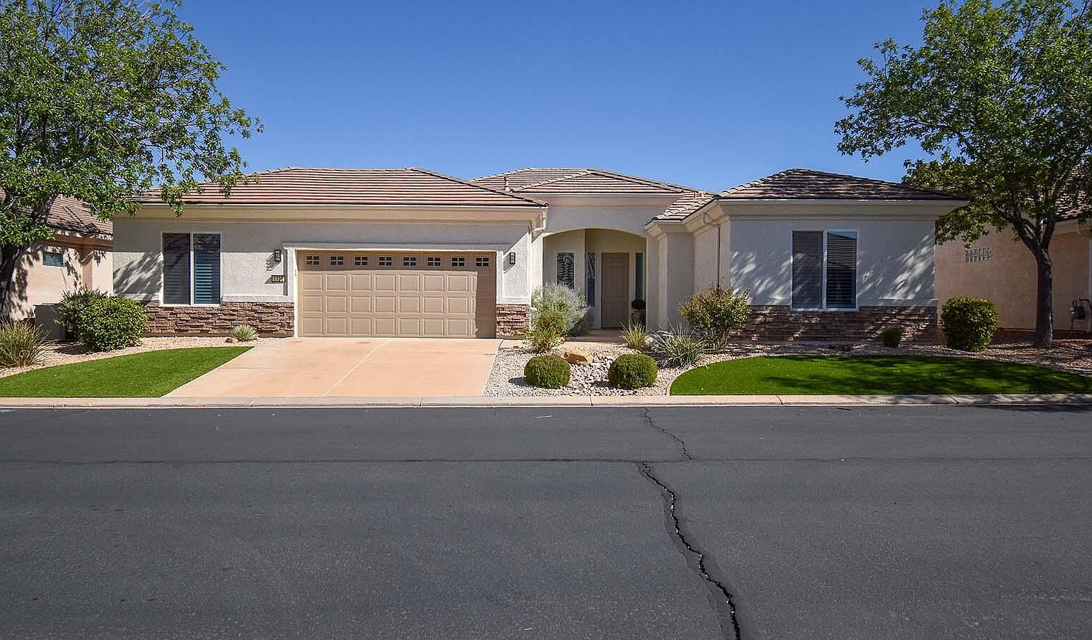 1720 W Spirit Walker Dr — Sun River Golf Club