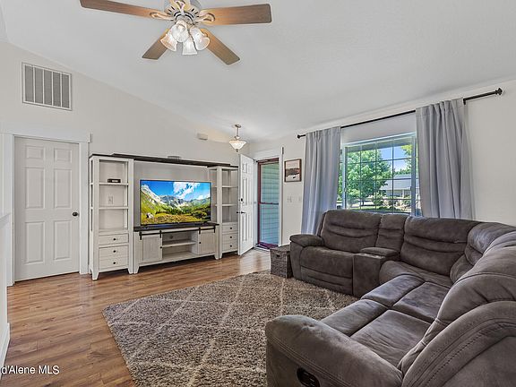 3rd image of 334 N Lynnwood Ct