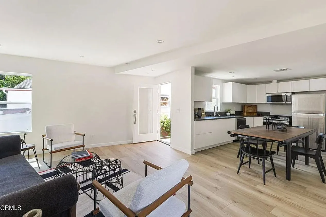 2 bed, 2.5 bath, 1000 sqft, $3,600 — Photo 1