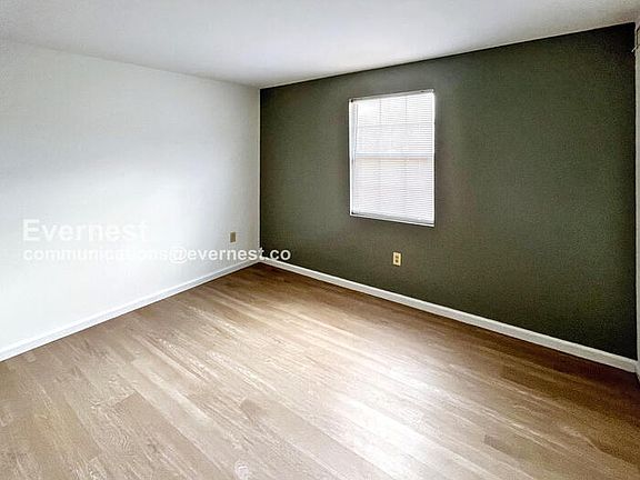 4th image of 12806 N Cresap St #F