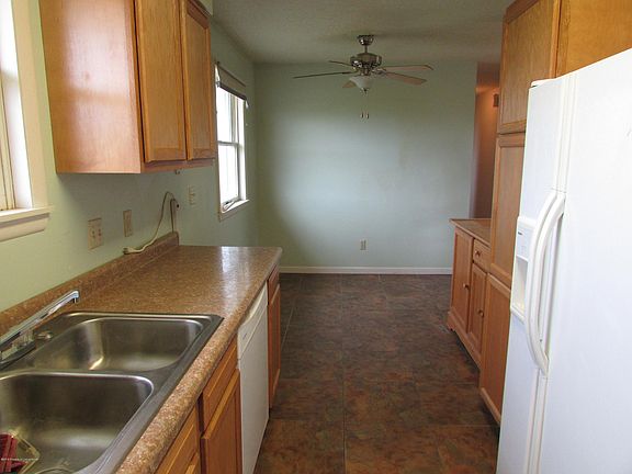 4th image of 627 Ryan Dr