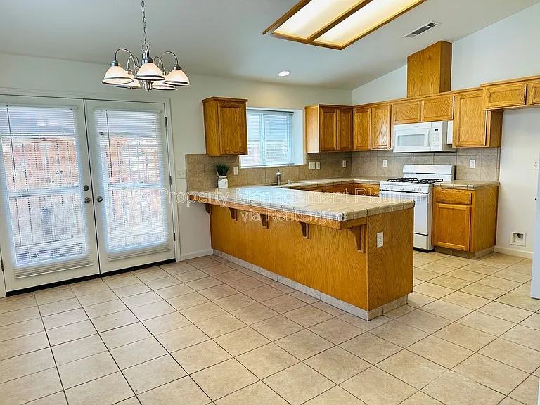 220 River Point — Photo 3