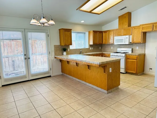 220 River Point, Madera, CA 93637