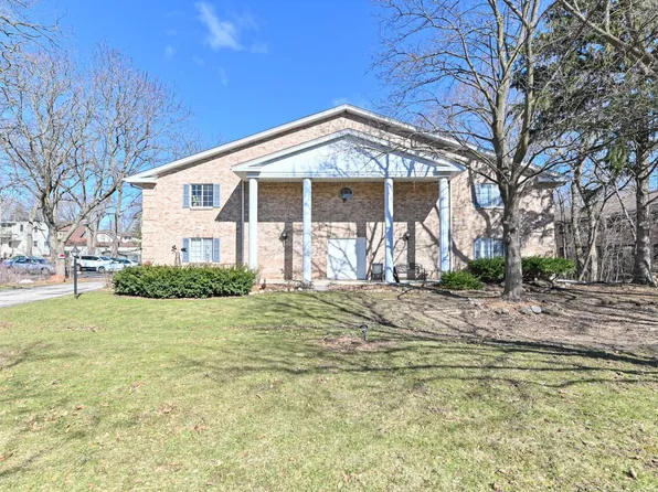 11100 West Janesville ROAD #204, Hales Corners, WI 53130