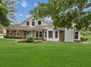501 Banyan Tree Ln, Buffalo Grove, IL 60089