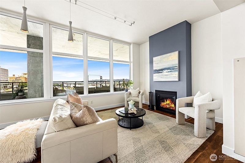 3rd image of 1515 Dock Street #908