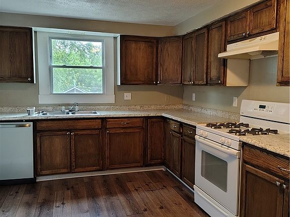 2nd image of 1519 Victoria Ave