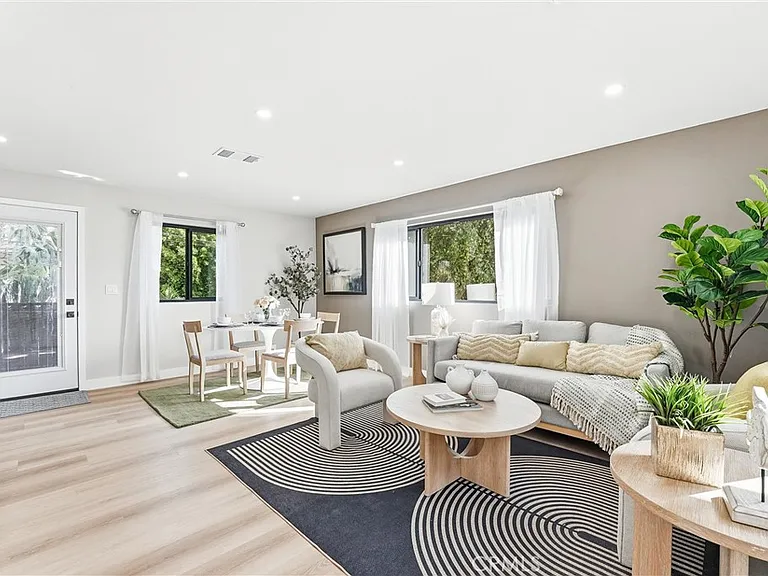 4523 Lexington Ave — Photo 5