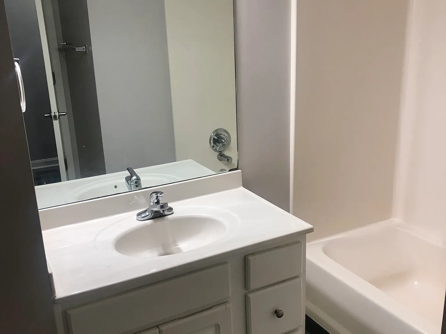2 bed, 1100 sqft, $1,295 — Photo 3