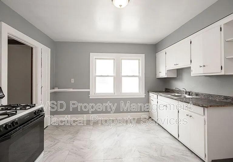 4024 E 143rd St #UP — Photo 5