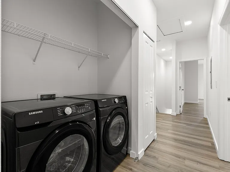 210 E Columbus Dr #1 — Photo 27