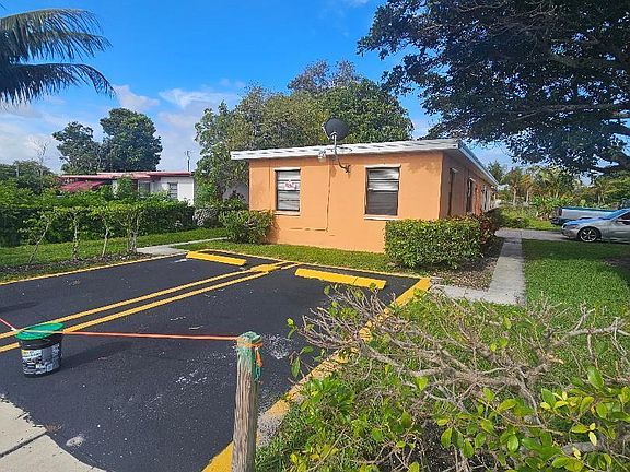 2nd image of 800 NW 1st Street