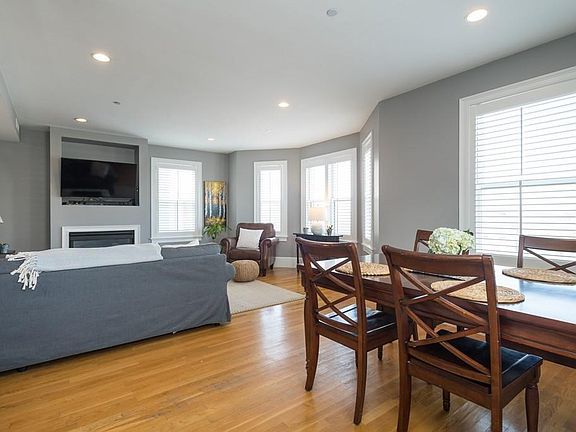 3rd image of 340 Medford St #2
