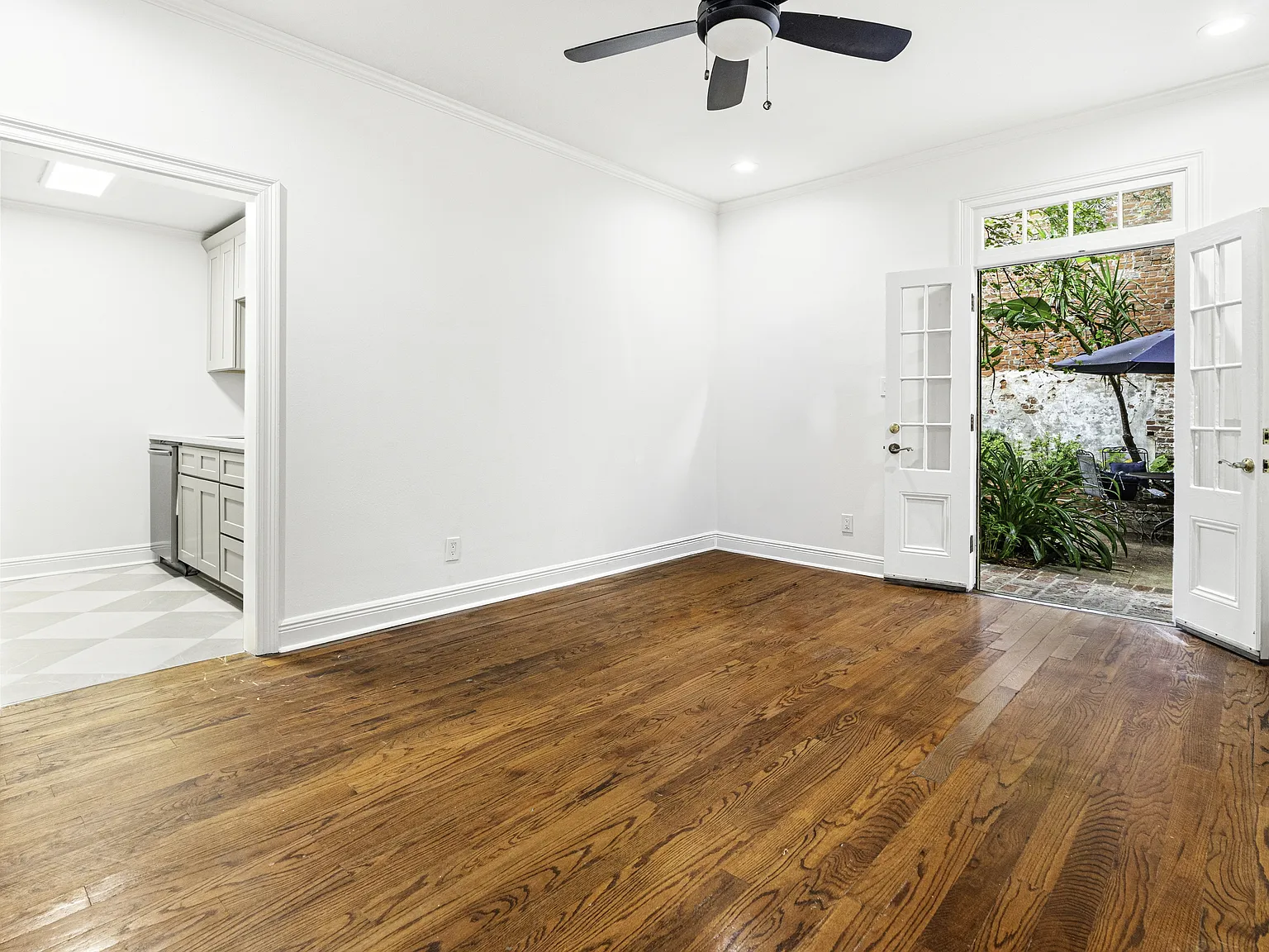 910 Chartres Street - 1 — Photo 2